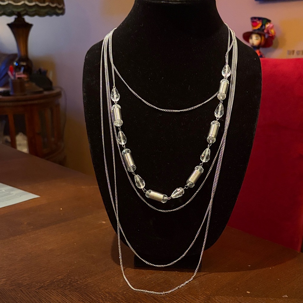 Elegant Silver color and  Crystal Necklace